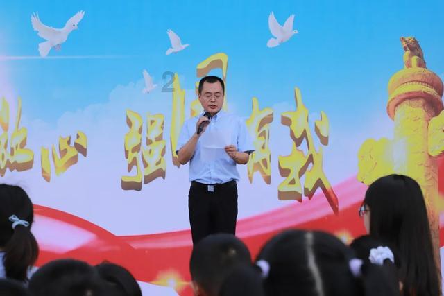 天津工会开展新春“送万福 进万家”书法公益活动